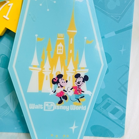 Disneyworld Play in the Park Key Chain - Picture 3 of 5